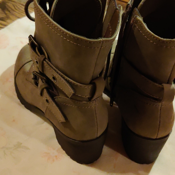 Report Brand Women's Boots - Picture 6 of 7